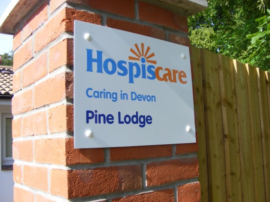 Entrance_to_one_of_Hospiscare's_Day_Hospices