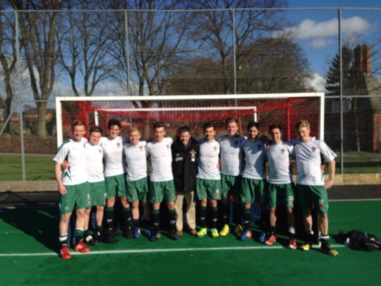 The 2014 1st XI Leavers, with Beasant in the centre.
