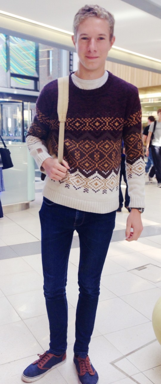 Brad keeps cosy in his knock-off knitwear jumper!