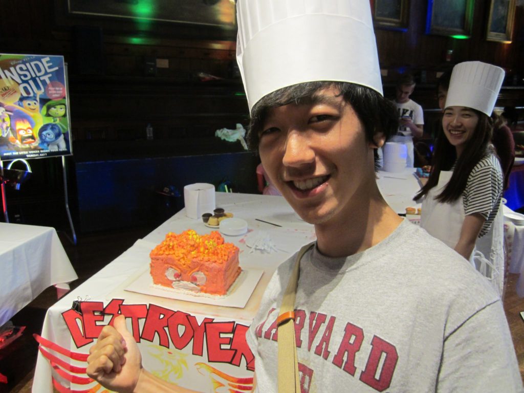 Yu at a cake making event hosted by HUDS for the summer school