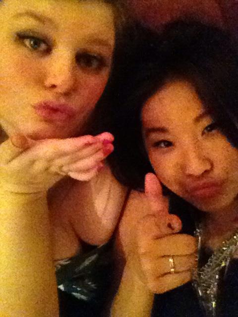 blowing kisses coz we back togeva