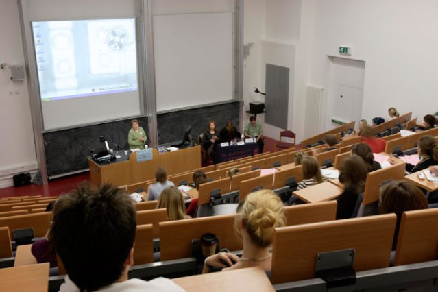 Medical lecturers have fewer contact hours a week but earn more per year