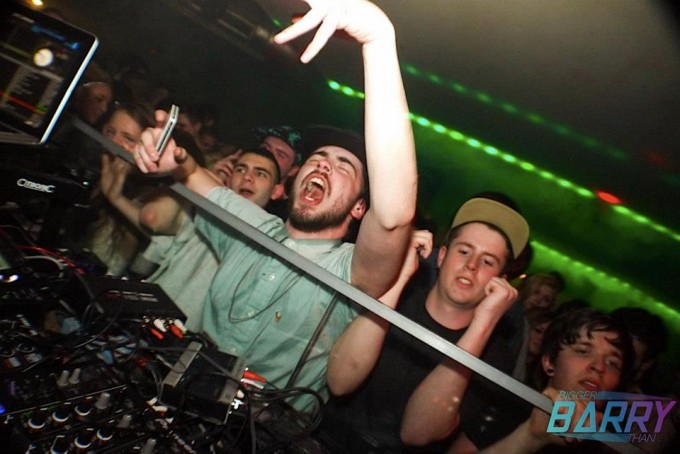 I just loooooove house music!!!