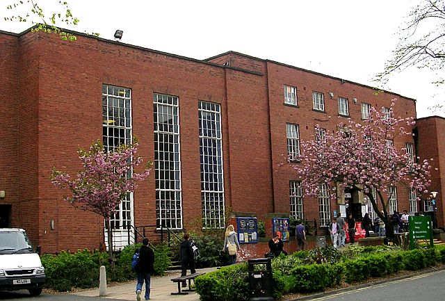 Student_Union_Building_-_Leeds_University_-_geograph.org.uk_-_411527