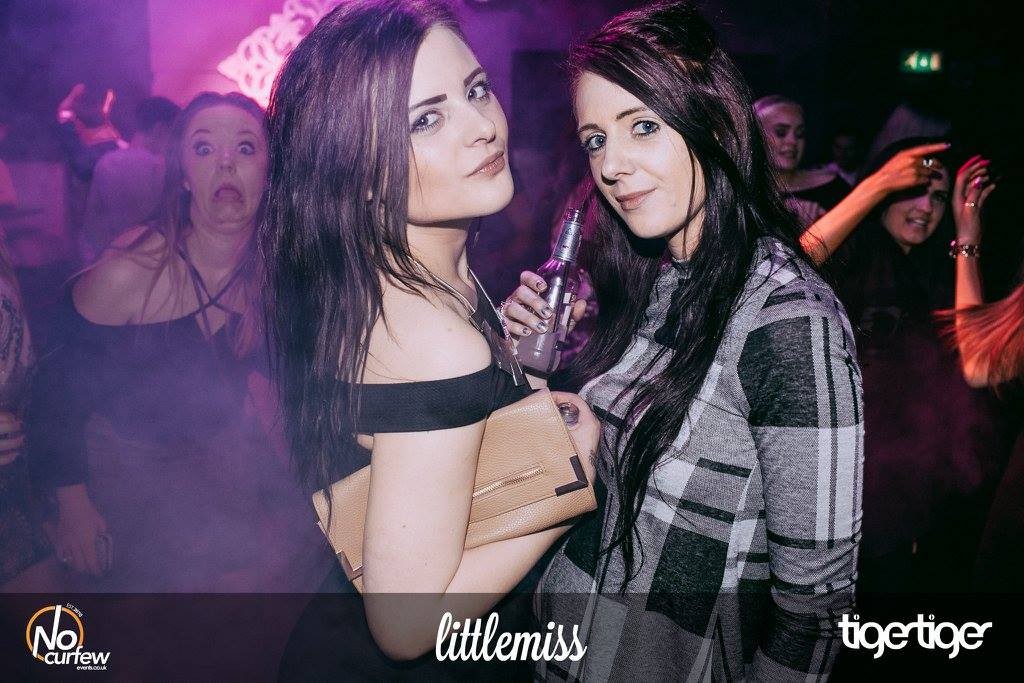 photobomb