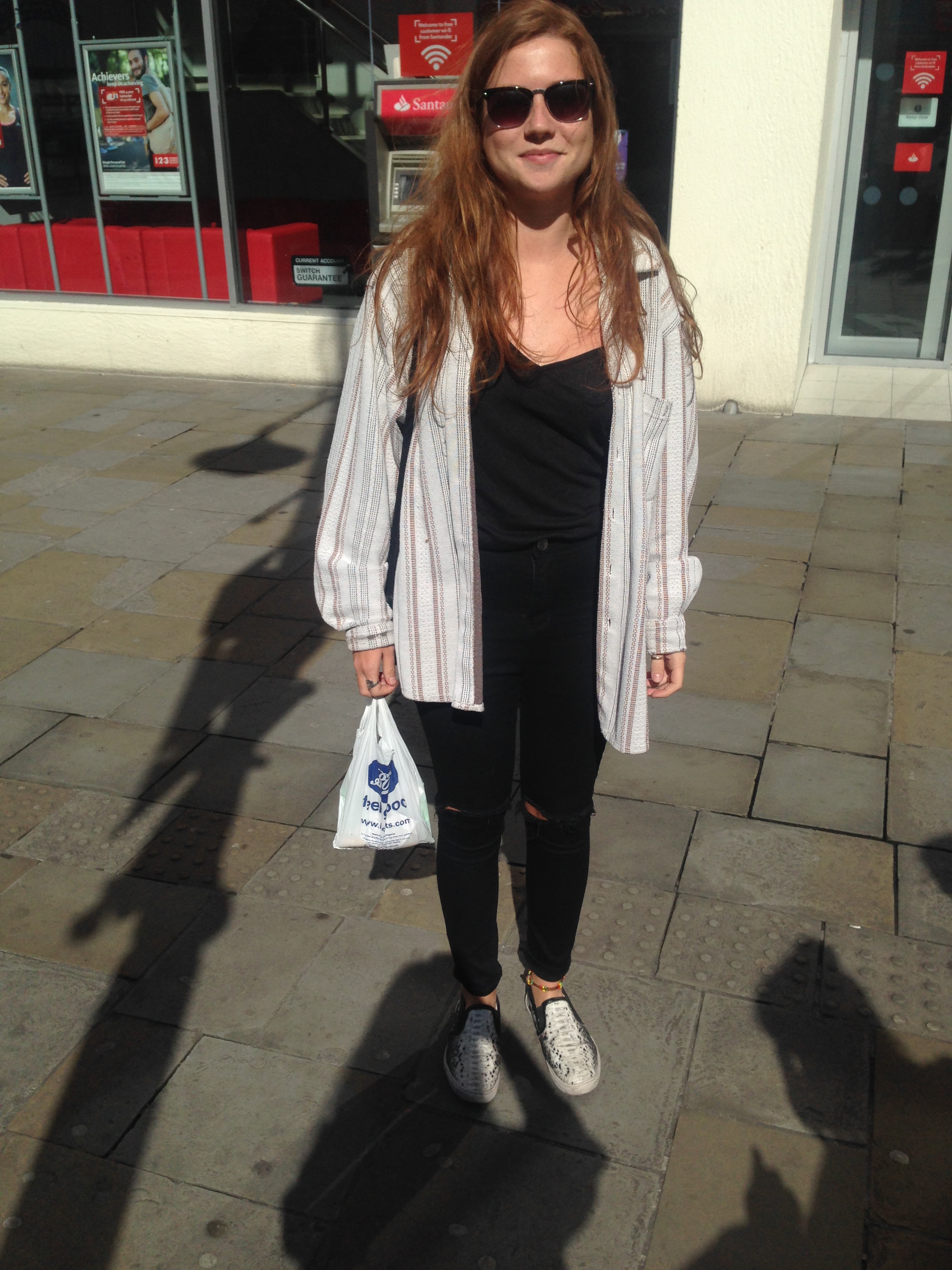 This slouchy white tee brings the whole outfit together