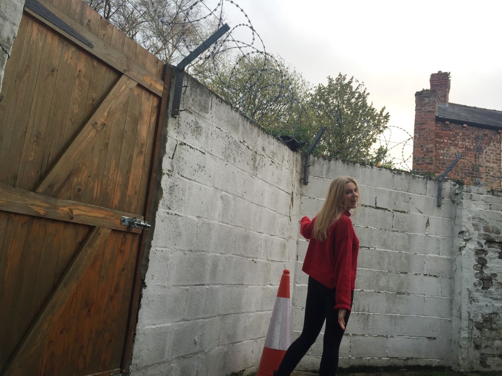 You'd don't get landscaped gardens with cones and barbed wire in a city-centre apartment