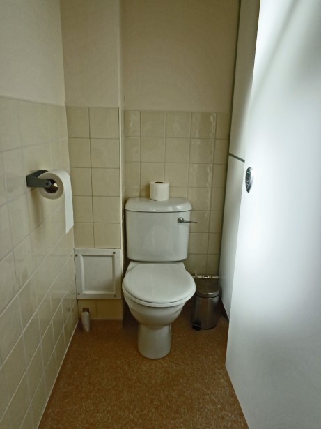 The baby was found in a cubicle just like this
