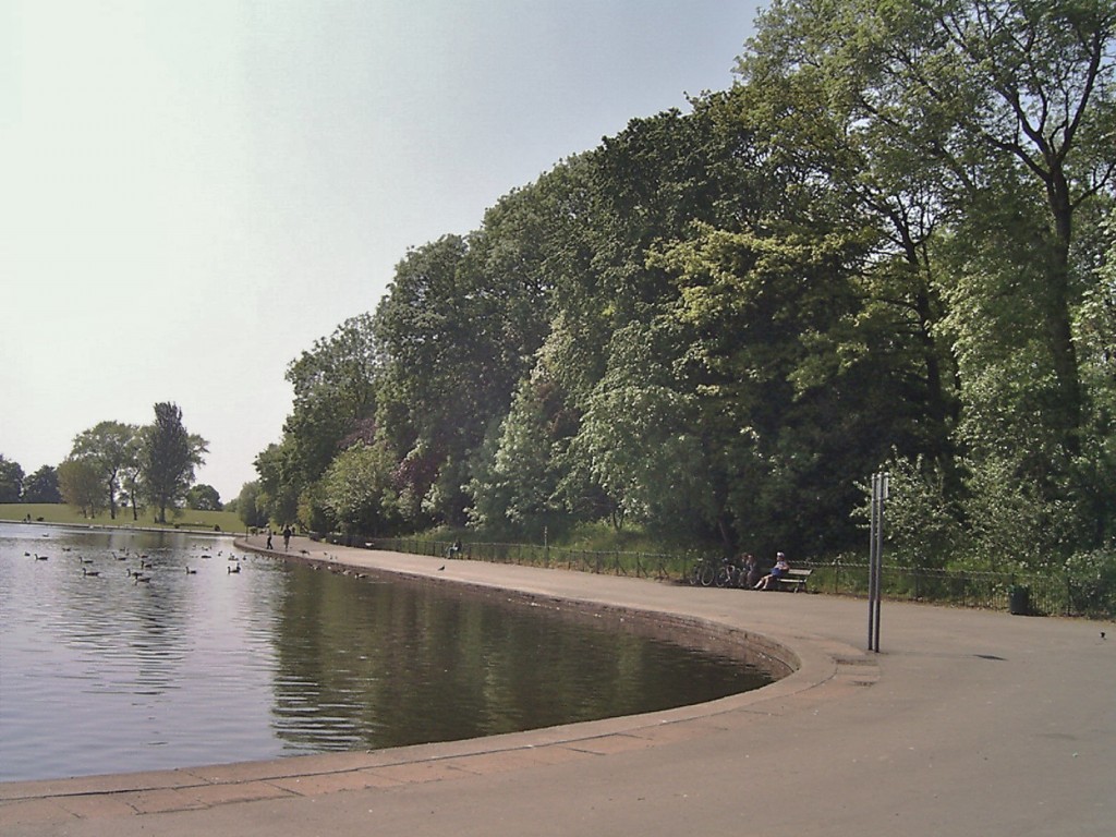 The lake in the park wher the body was found