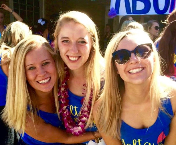 Hanging with some of my sweet sorority sisters! FUN ✔️