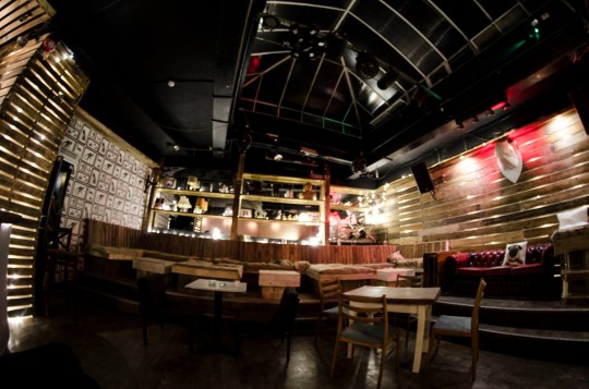 The interior design is vintage and recycled!
