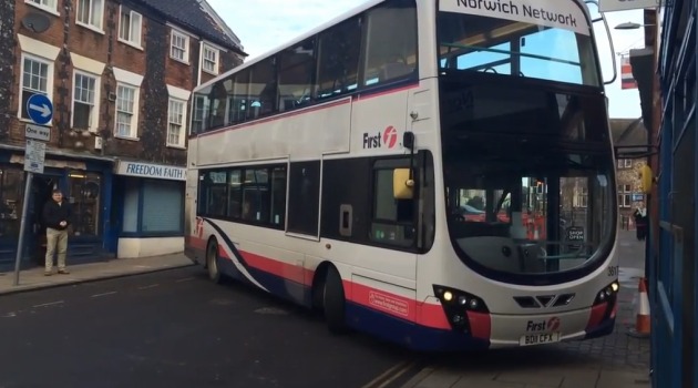 The driver of the 11 bus took three minutes to complete the manoeuvre
