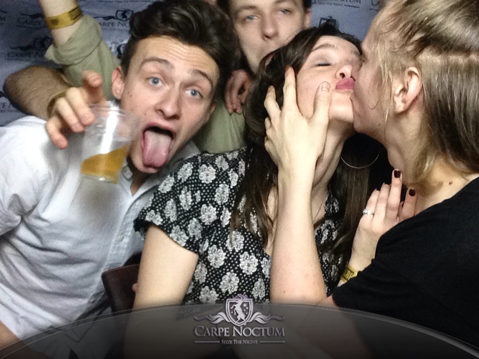 Cracking tongue action