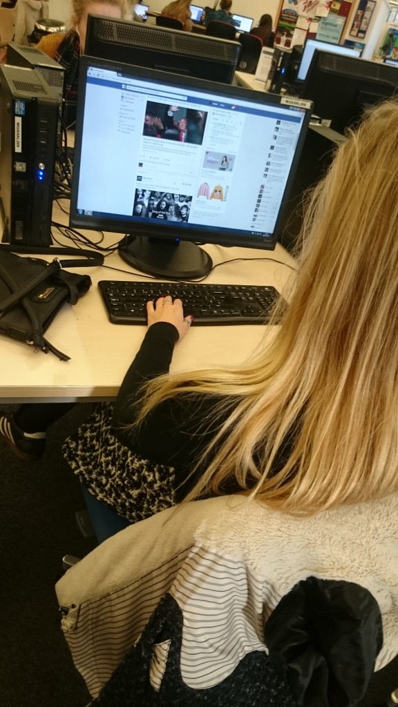 Library computers are for working ffs