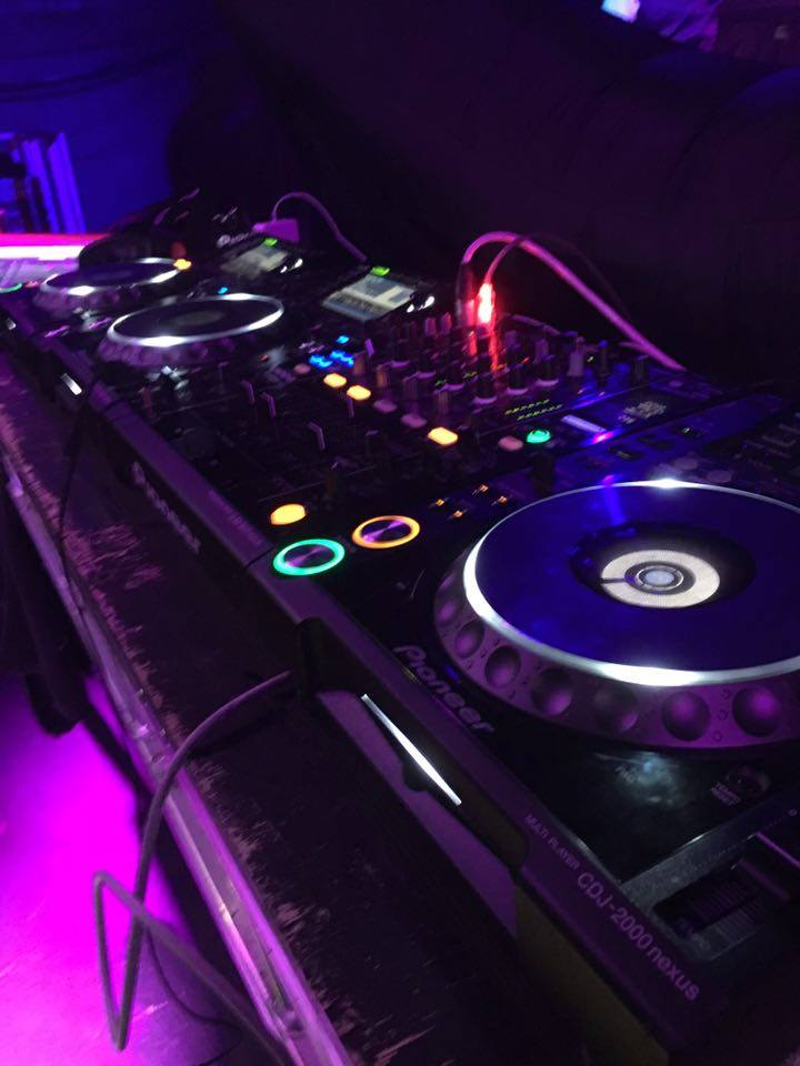 The scene of the tunes