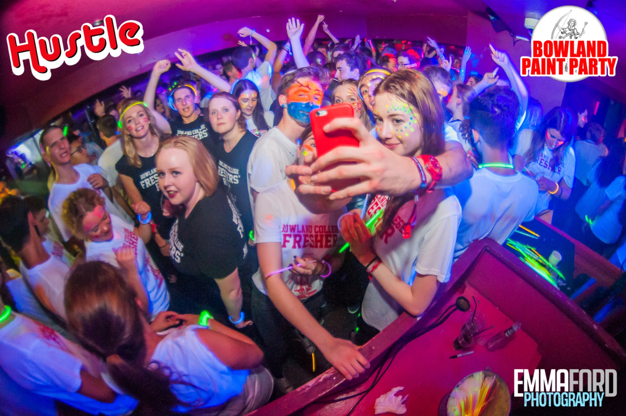Let's block the professional photographer for an iPhone selfie!!