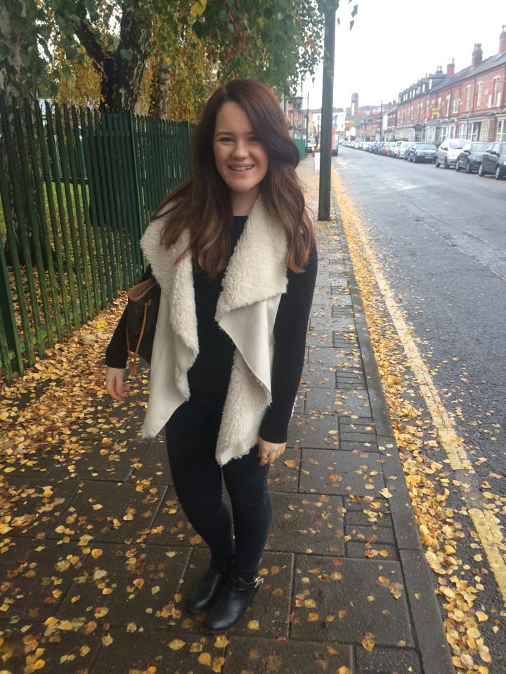 the fur gilet is perfect for the transition between autumn and winter.