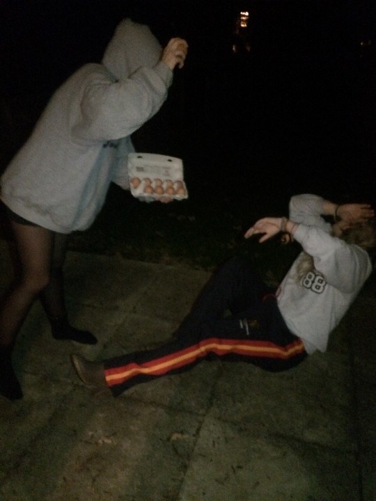 EGGING