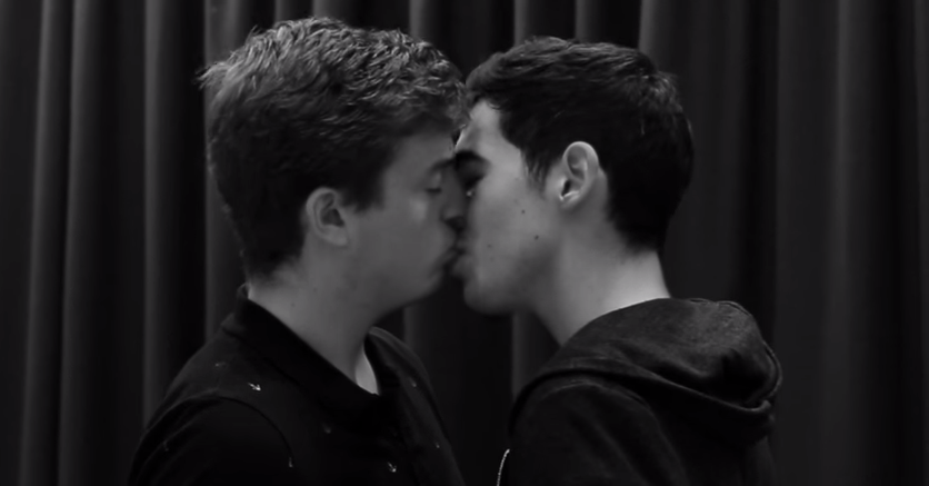 kissing3