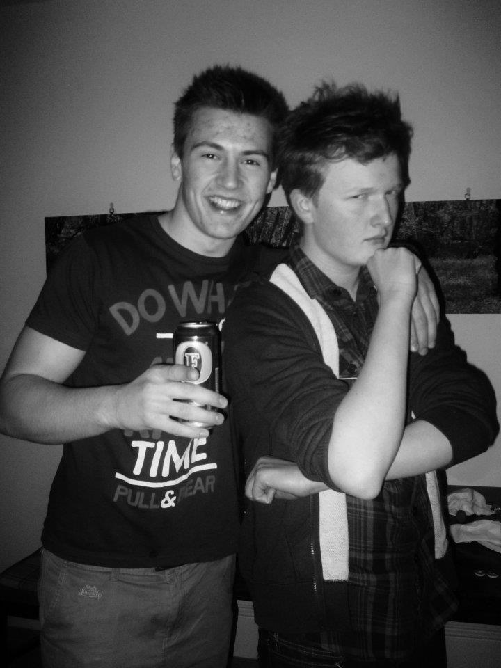 When the chin resting on fist pose was a viable option