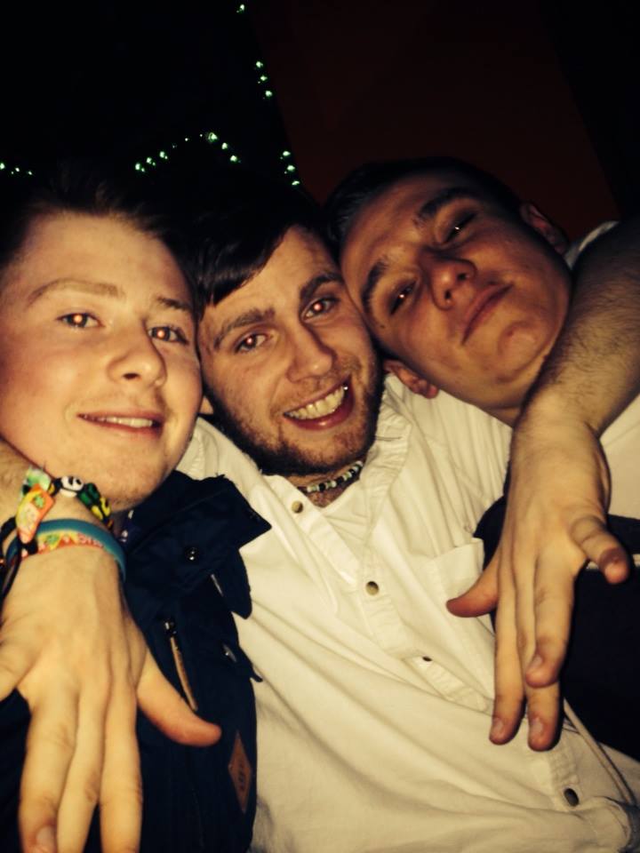 and afterall... Ollie's £10 bottles of wine are my wonderwall