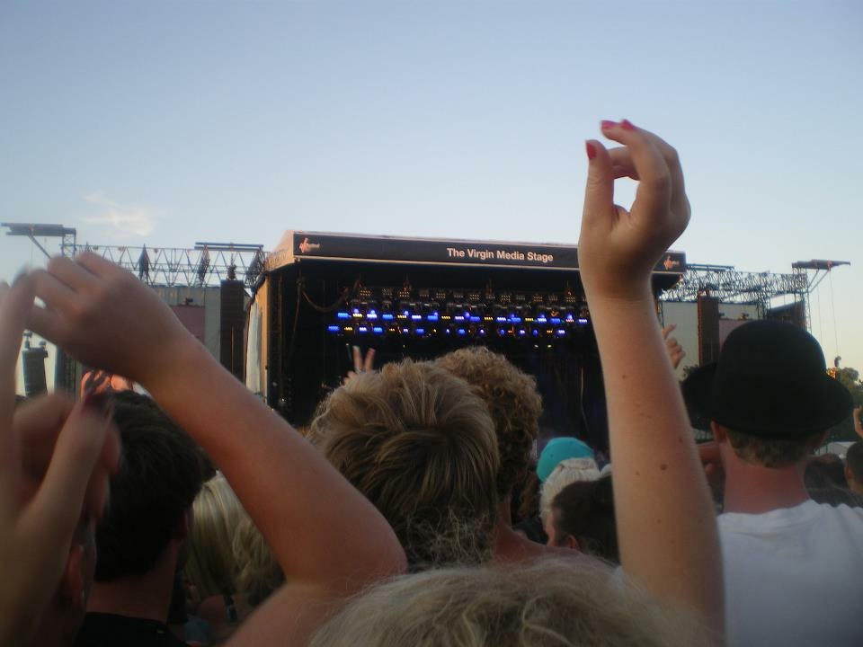 This is why you shouldn't try and take photos at a festival. What is the point of this? Contender for The Most Pointless Photo Ever