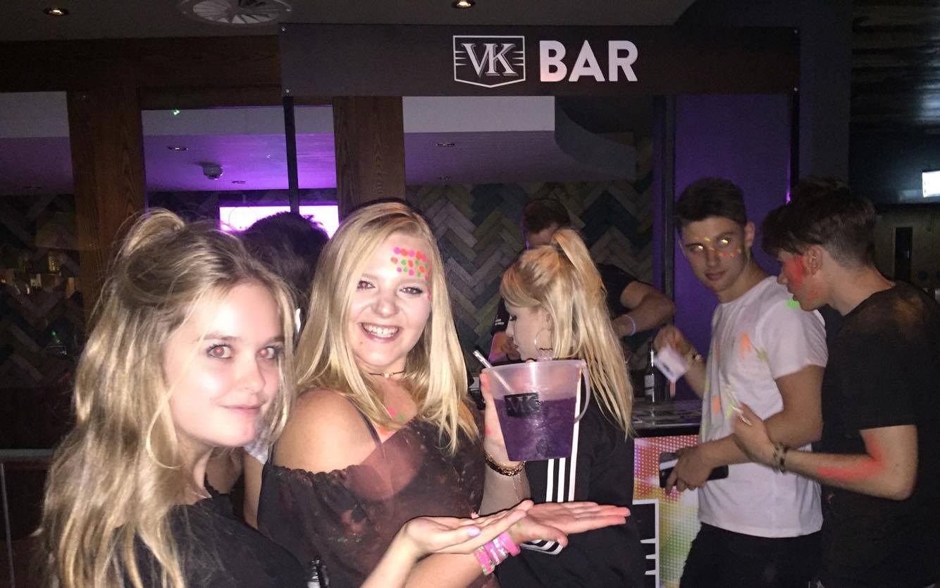 The Su Brings In Vk Cocktail Stand