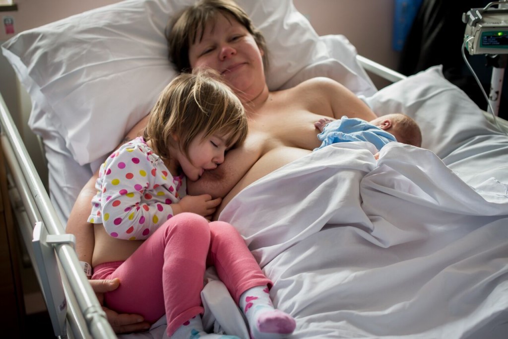 Tara and Ray Lee breastfeeding at the boy's birth