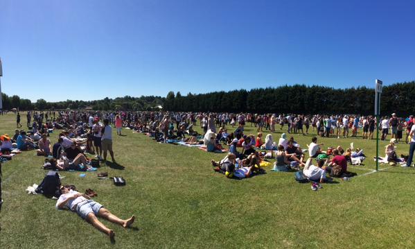 Scorching heats in the Wimbledon queue
