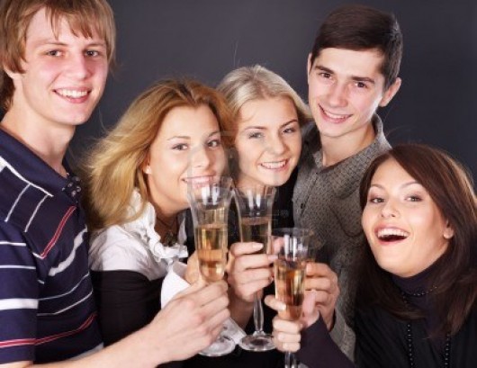 8227304-group-young-people-drinking-champagne