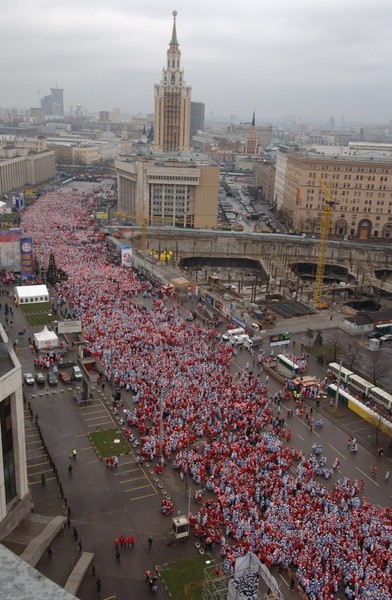 Muscovite Santas leading the way