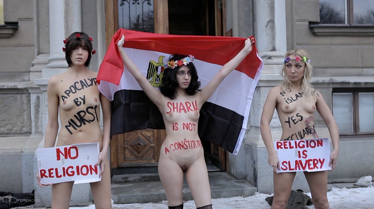 Because nothing grabs attention like titties and foof
