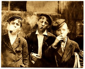 Lewis_Hine,_Newsies_smoking_at_Skeeter's_Branch,_St._Louis,_1910__1433119823_92.27.215.34
