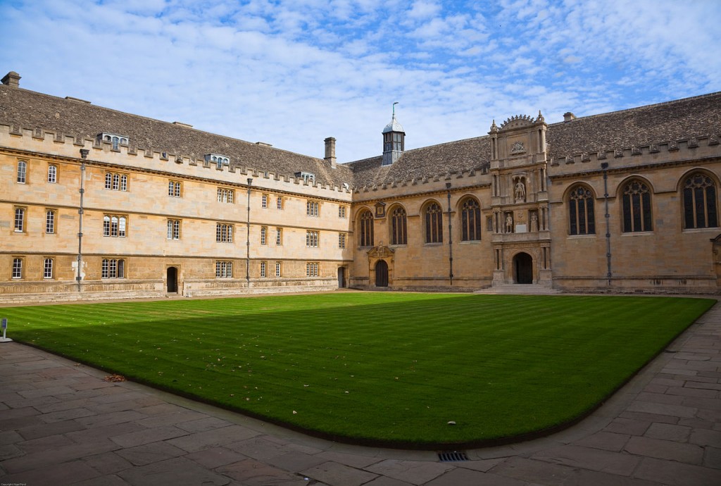 1280px-Wadham_College_Front_Quad_October_2009