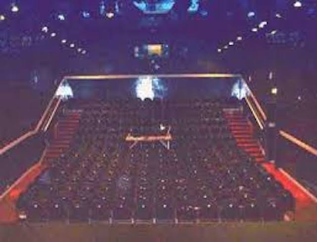 A sorry sight...buy tickets please.