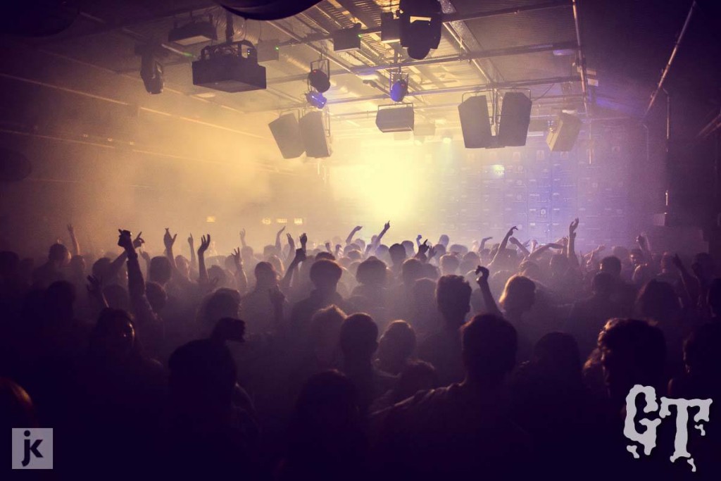 Look at all that smoke. I think that's what promoters mean when they talk about 'atmosphere'.
