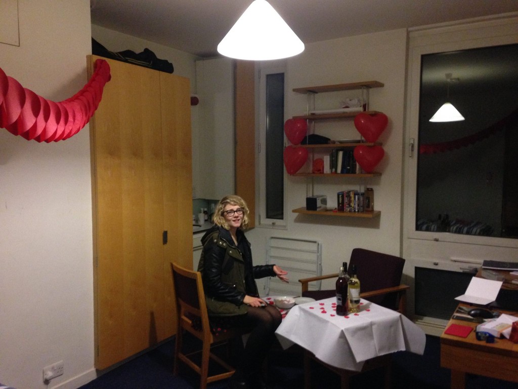 When you decorate for Valentine's Day but then bae doesn't want to see you because you complain too much. #relatable