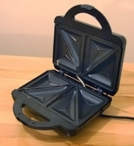 Sandwich_toaster_open