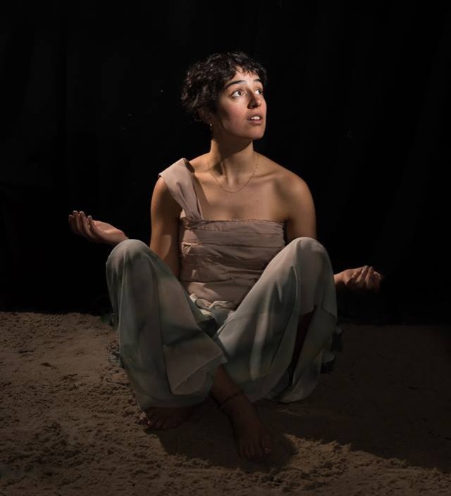 Beatriz Santos as Antoinette