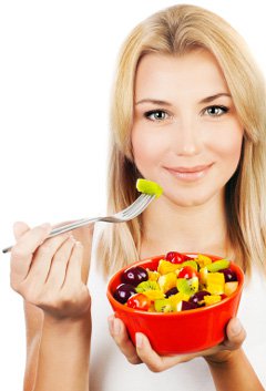 woman-eating-fruit-from-a-bowl