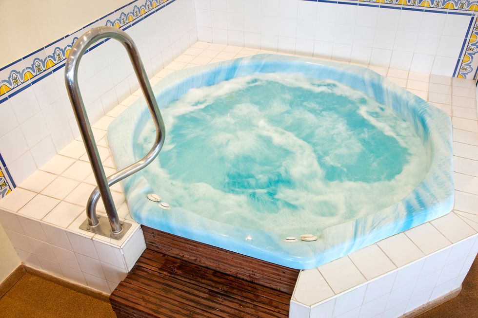 Image may contain: Tub, Jacuzzi
