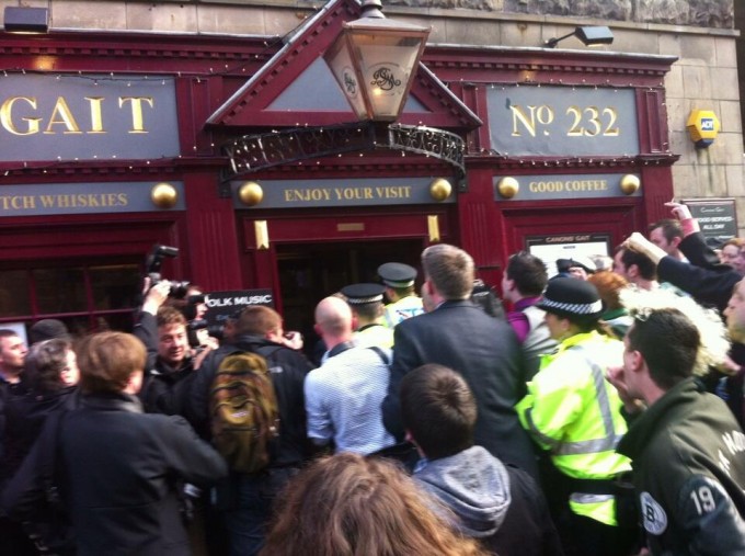 Farage stuck in a Royal Mile pub