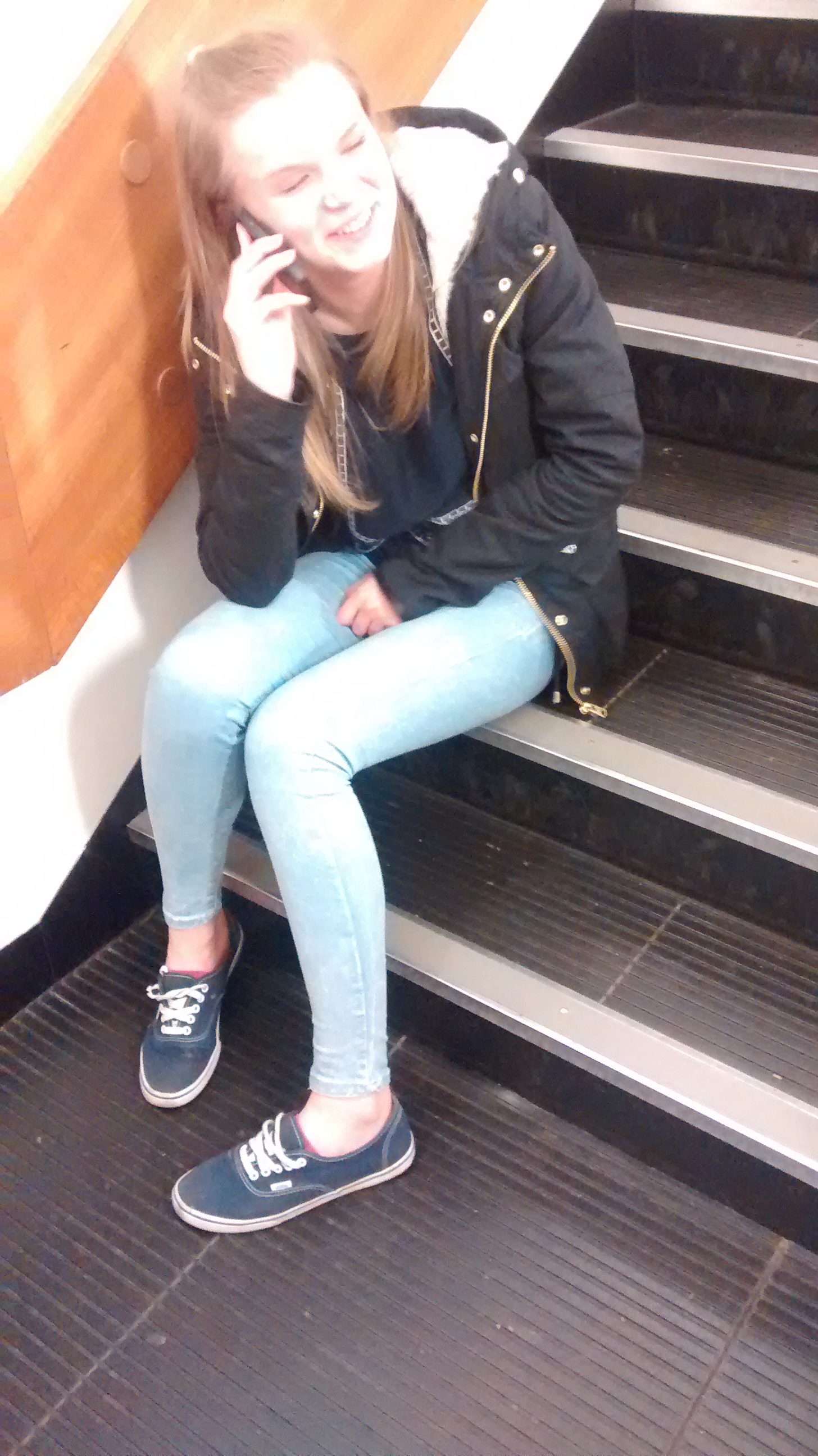 Helen has a riveting conversation in the stairwell, bitching about her flat mates.