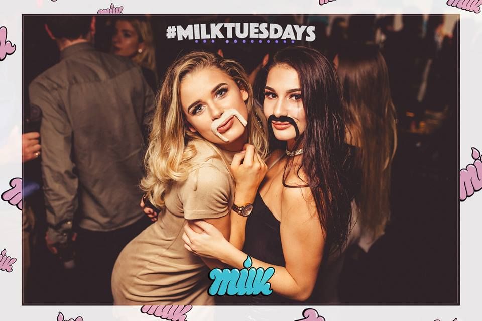 Image may contain: Red Carpet Premiere, Red Carpet, Premiere, Person, People, Human