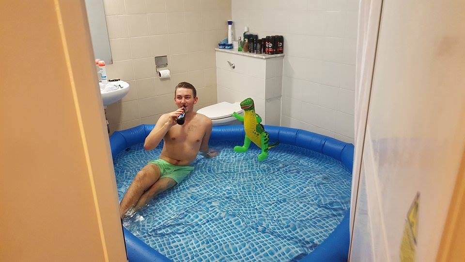 What this? My paddling pool? Yeah I take it everywhere with me