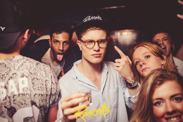 this-guy-doesnt-know-what-glasses-are