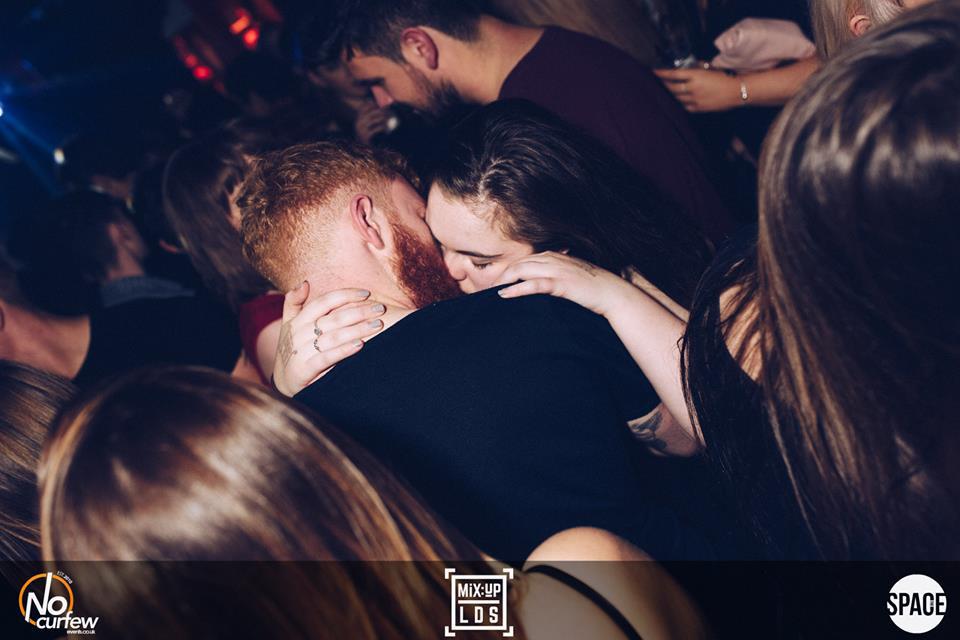 5dontgetwithhimheseatensomanywotsits