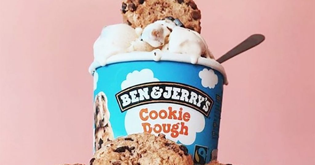 Image may contain: Cookie, Biscuit, Food, Dessert, Creme, Cream