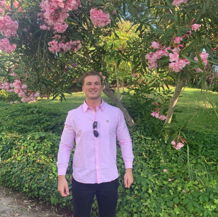 Meet Chuggs Love Island bombshell who owns a bucket hat business