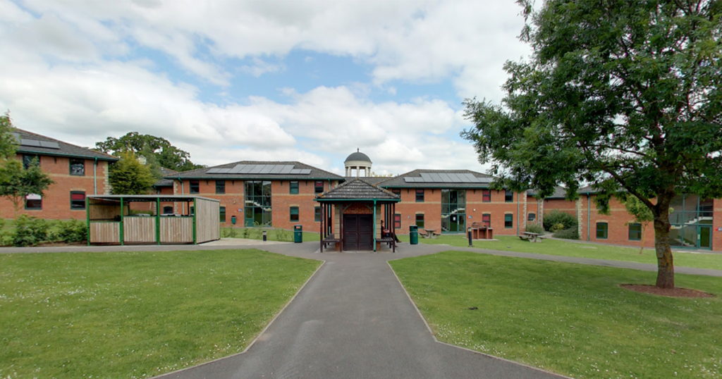 university-uk-banning-students-campus-unvaccinated-coronavirus